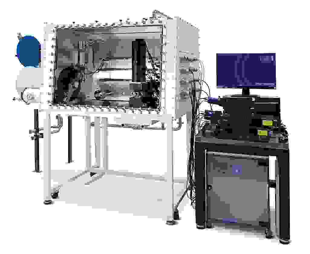 WITecs vollständig automatisiertes Raman-Mikroskop alpha300 apyron lässt sich fernsteuern und eignet sich somit zur Nutzung in einer Glove Box.